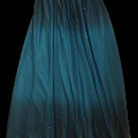 Full length Betsy & Adam juniors size 6 prom dress worn once. Like new condition - Picture 6 of 7